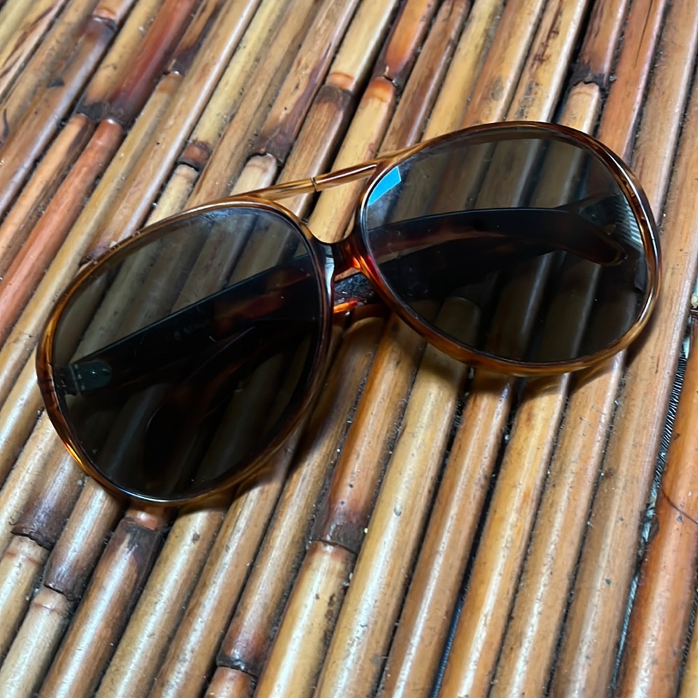 SUNGLASSES